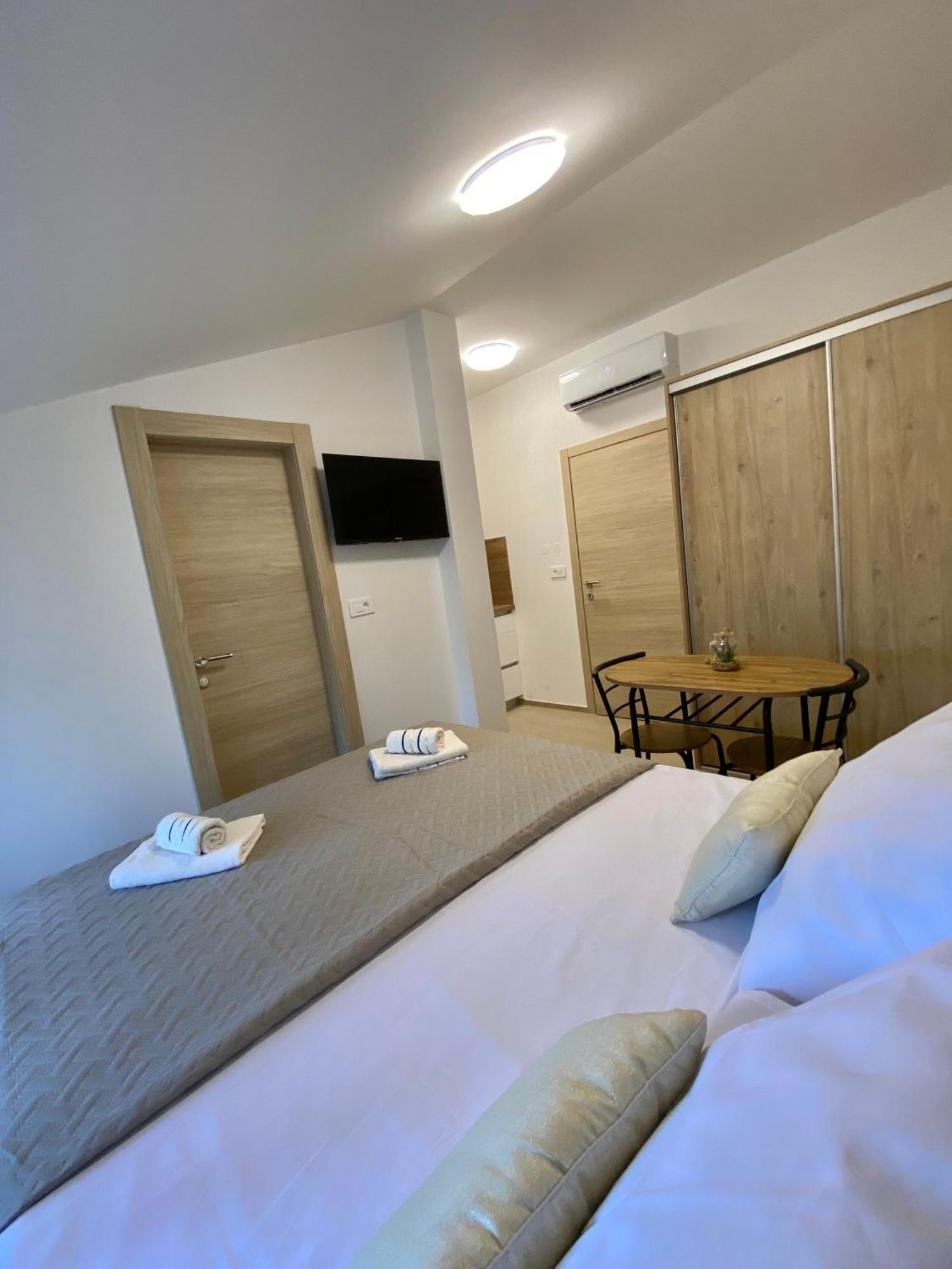Apartament Theros *