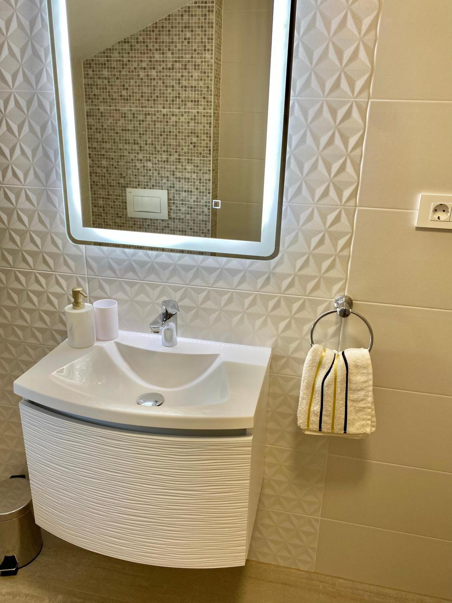 Apartament Theros *
