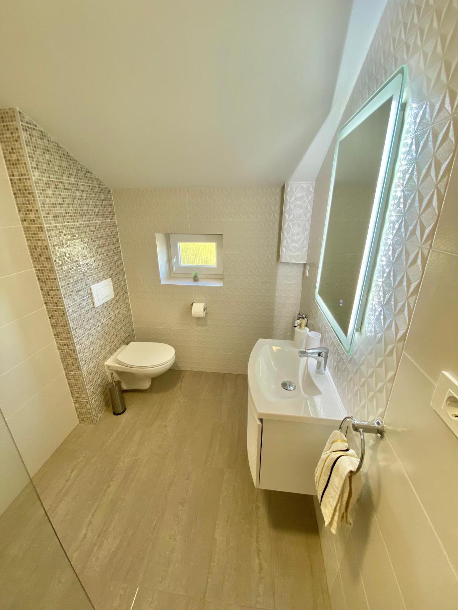 Theros Apartament *