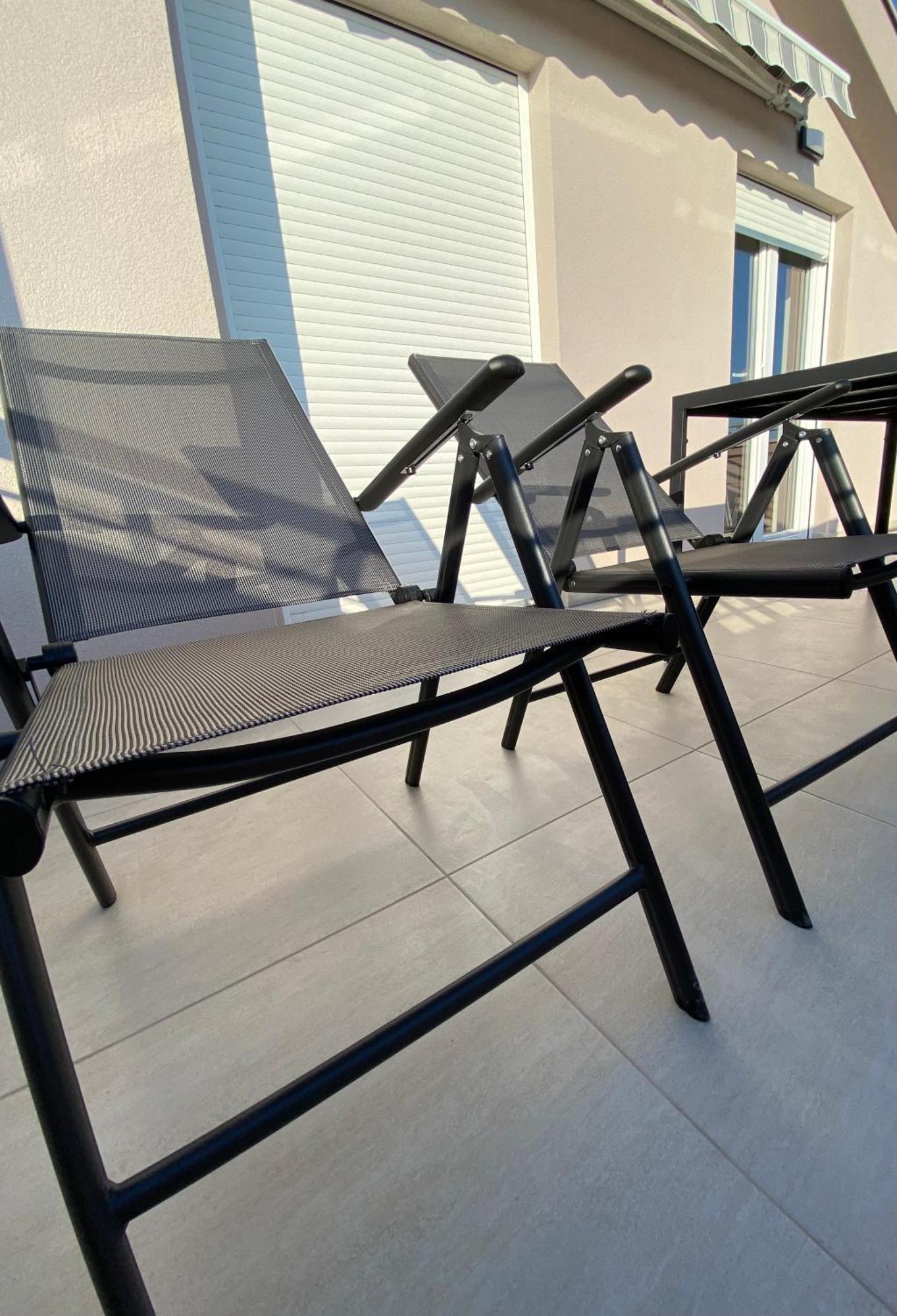 Theros Apartament *
